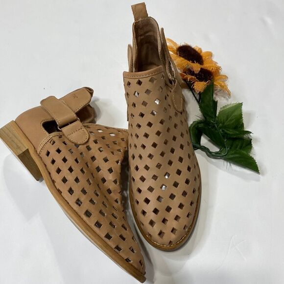Anthropologie Musse & Cloud Calia Leather Perforated Booties Size 8 - Picture 9 of 13